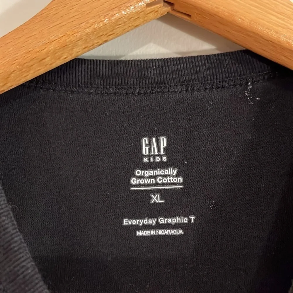 GAP Kids XL Boys 12 Organic Cotton Graphic Tee Long Sleeve Black Unisex